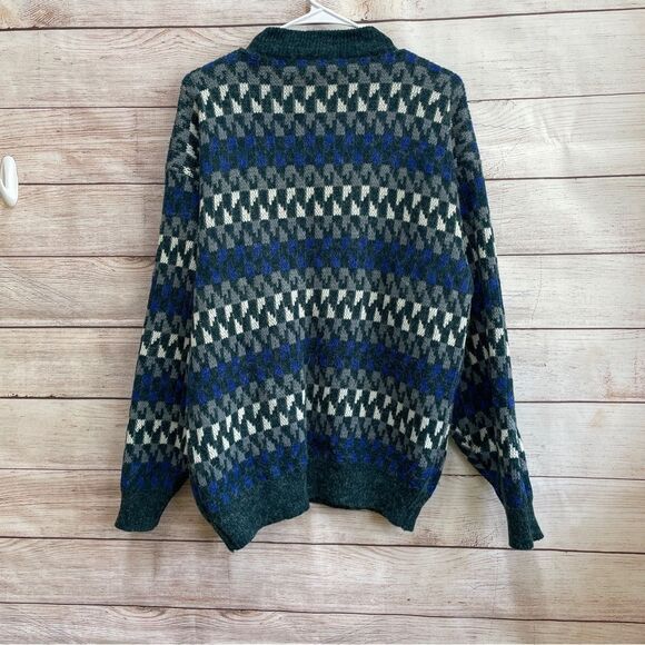 VINTAGE MCGREGOR SWEATER IN BLUE GEOMETRIC PRINT - Picture 4 of 5